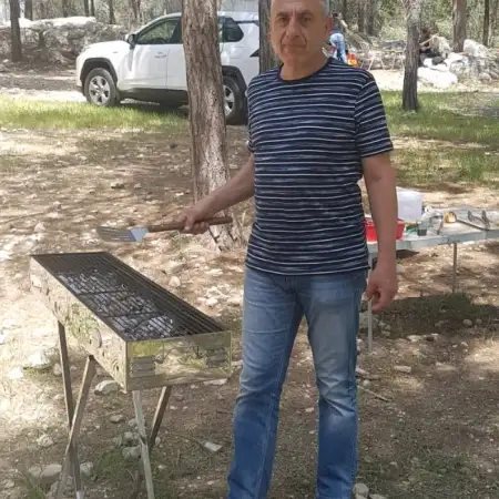 Vladimir, 71בת ים 