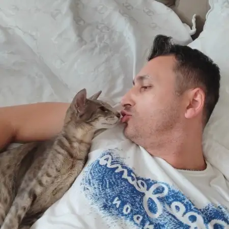 Tim, 44 