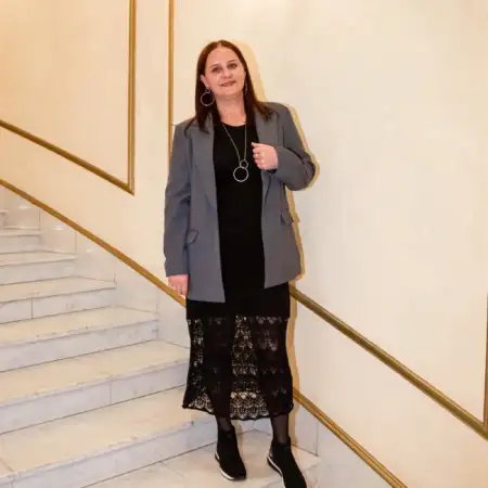 Adel, 45