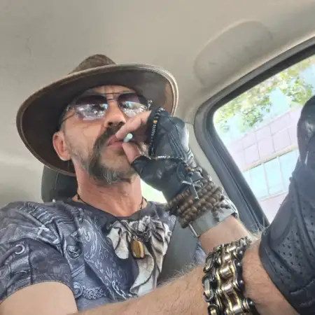 Alex, 52קדימה 