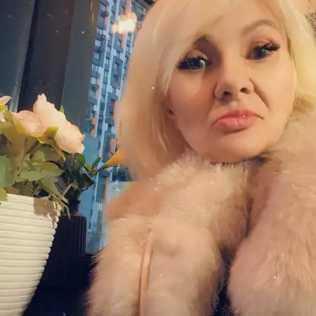 Tina, 49