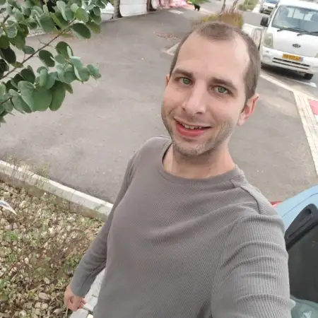Yaacov, 32פרדס חאן 