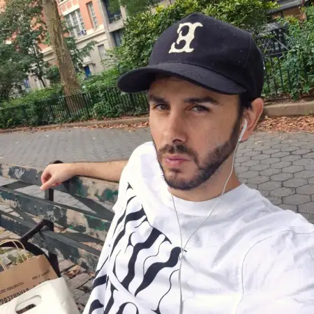 Jonathan, 31