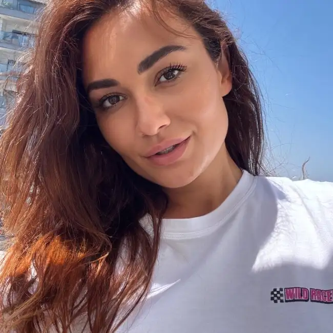 Christina, 28