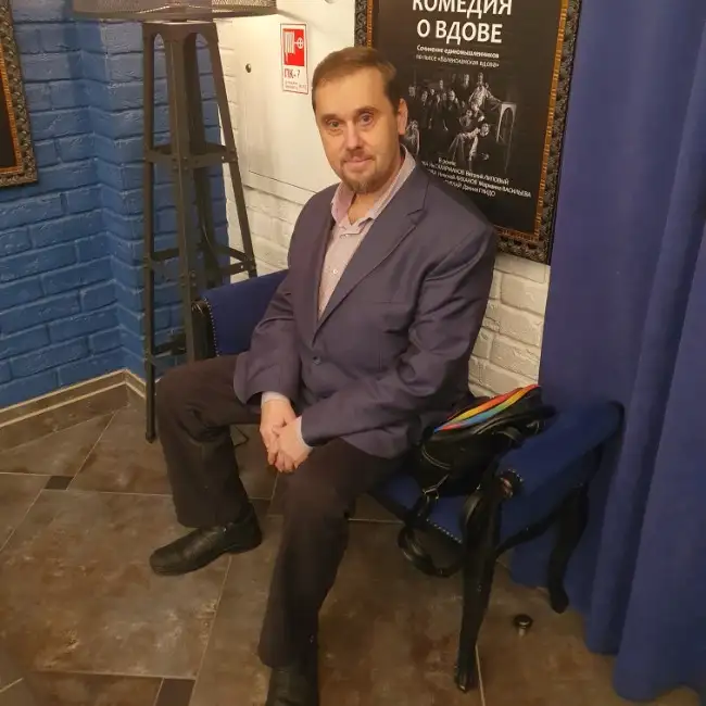 Ilya, 44