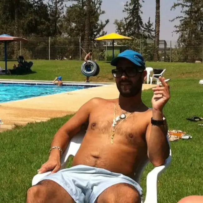 אהרון, 43 - דייט לי