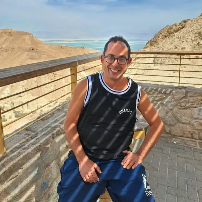 שי, 44 - דייט לי