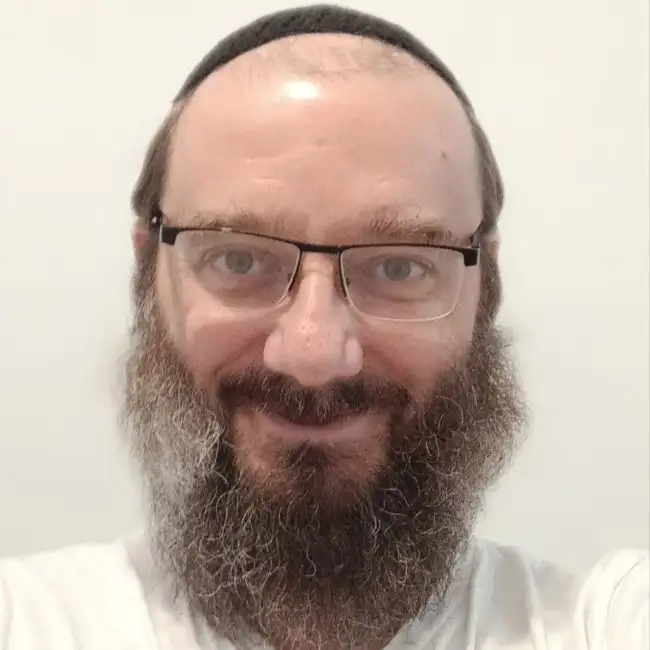 Moshe, 44