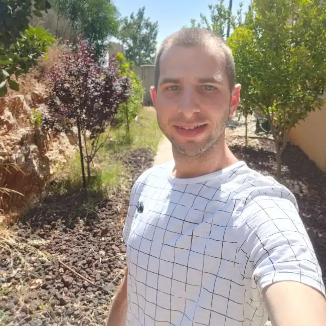 Yaacov · 32 ·           